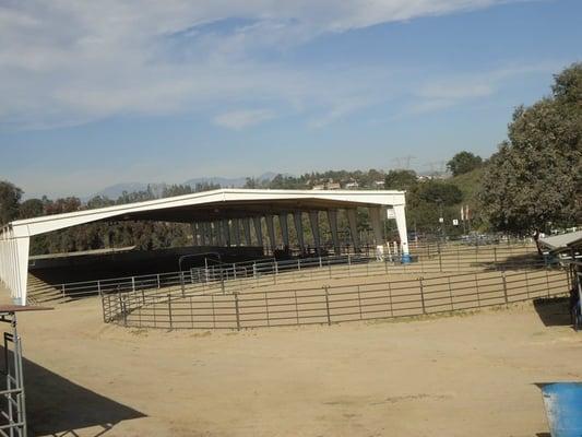 Large outdoor Round Pen and Covered Arena