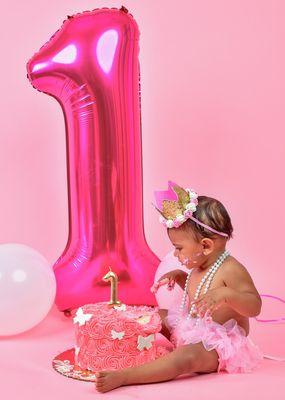 Yes we do Baby Photography, cake smashes , newborn, 6 months , 1 yr . Ask us about our grow with me bundle offers.