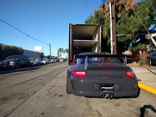 This Porsche 997 packs a punch in this GT3RS version of it.Enjoy!