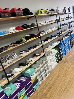 Shoe wall