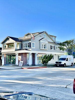 Balboa peninsula custom home with a Daikin VRV installed