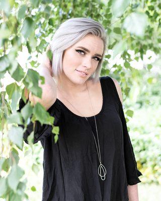 Portrait session with Missy at William F. Finley Wildlife Refuge