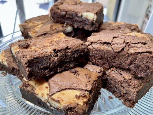 Chocolate chip brownies and cheesecake brownies