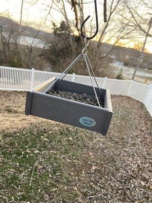 Feather Weight Tray Feeder