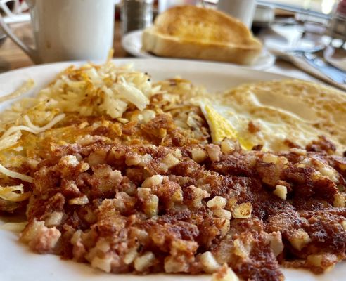 Corned Beef Hash, Eggs, Hash Browns & Italian Toast