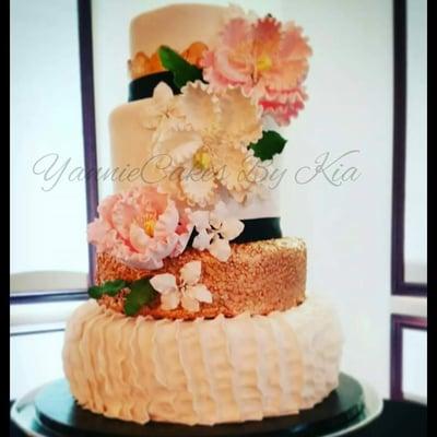 Gorgeous wedding cake wit edible sequins