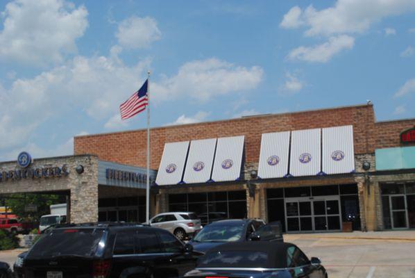 Waving proudly! Bibbentuckers The Dry Cleaner - Uptown / Midtown Dallas. #MakingLifeEasier