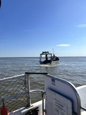 A clam boat coming into dock