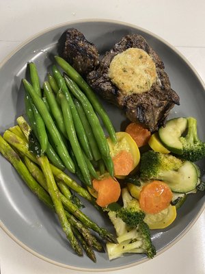 Herb crusted filet with veggies (low carb)