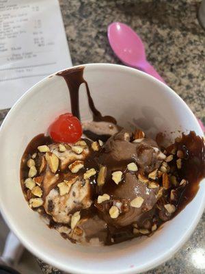 2 2-scoop Sundae