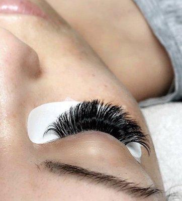 Full volume lash extensions