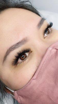 Very natural healed brows and mega volume set