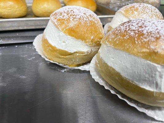 Hawaiian cream buns