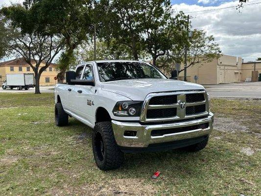 2014 RAM 2500 4X4 6.7L CUMMINS LIFTED - $23,990