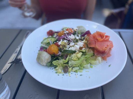 Mediterranean salad with smoked salmon