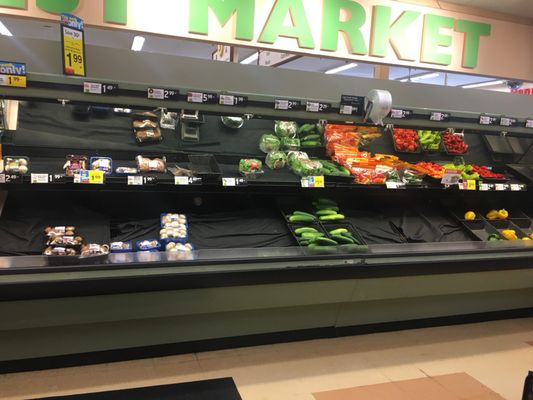 This is an all too common sight at the Hannafords in Pelham.  When I go grocery shopping, I expect groceries to be for sale.