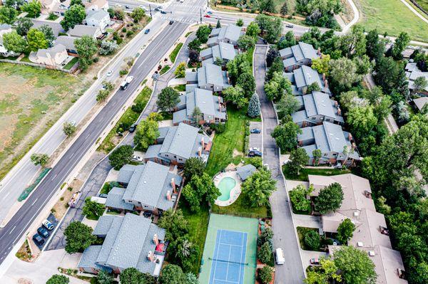 Denver Cottonwoods HOA project after construction. Apex replaced the shingles, siding, gutters, and windows and painted as well.