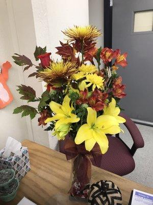 Another gorgeous arrangement! This fall arrangement has leaves in it. So pretty.