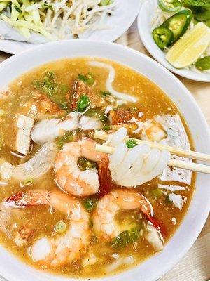 Seafood Udon soup (banh canh tom cua) - good!