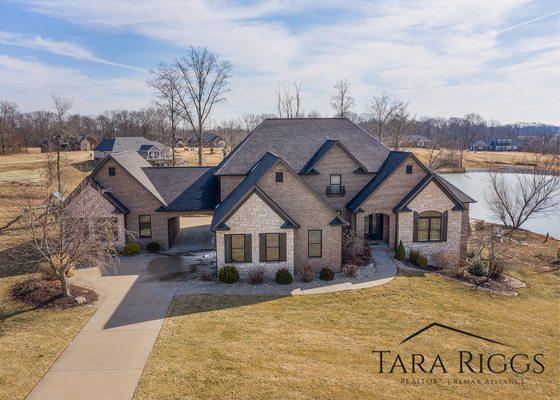 Tara Riggs, a top-producing real estate agent in the Edwardsville area, specializes in luxury home listings.