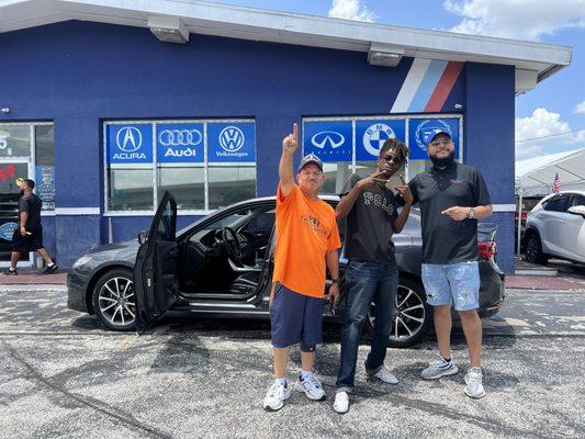 Congratulations!
Another Happy Customer @ Vip Auto Enterprise Inc.