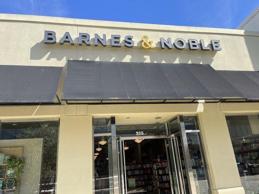 Exterior of Barnes & Noble at the Corte Madera Towne Center in Corte Madera.