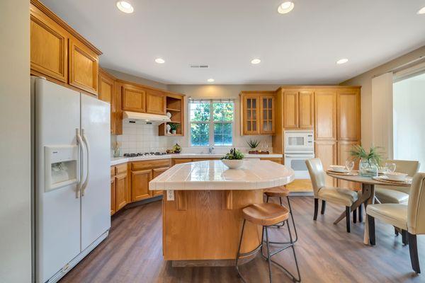 Excellent open concept kitchen | Evergreen |Thao Dang & Brian Ng | Block Change Real Estate | Best Real Estate Agent