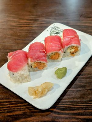 Ruby roll - Spicy crunchy tuna topped w/tuna