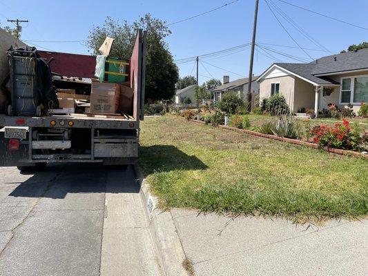 Two Man's Hauling & Clean Up Service