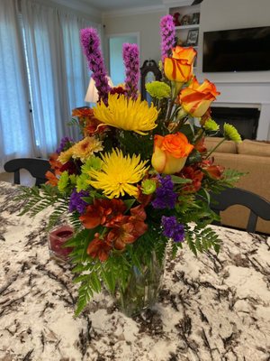 This arrangement was for my niece's birthday. It was beautiful. They went out of their way to accommodate my request and I appreciate that.