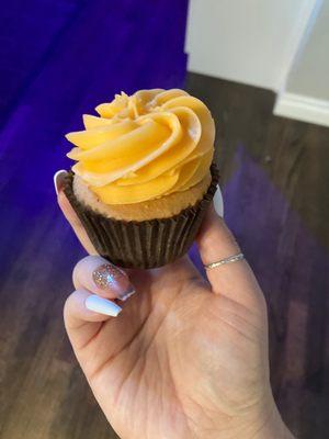 orange crème cupcake