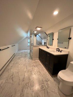 Farmhouse main bathroom.