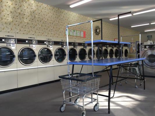 Clean, spacious laundromat.  Empty on a Friday morning.