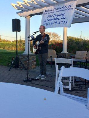 Excellent dinner music by this young man