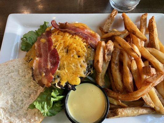 Bacon cheese burger with side of mustard