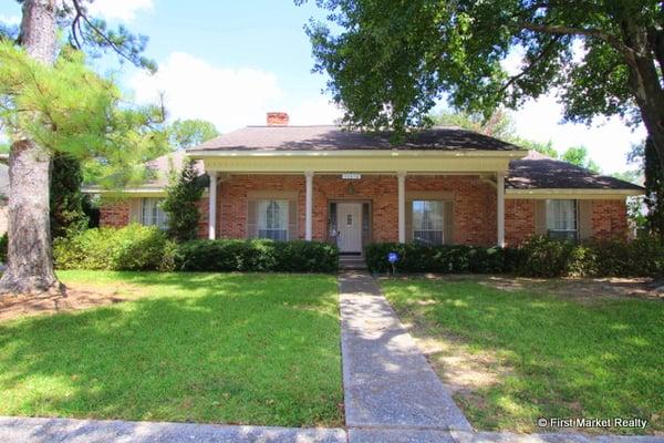 Lovely Walnut Bend home sold in October 2014.
 
 Riverview Drive