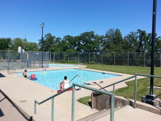 Smaller kiddie area...  a 3ft deep pool & a 1ft deep pool.