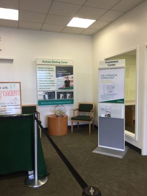 Citizens Bank of Franklin -- Horace Mann Plaza : 293 East Central Street / Route 140, Franklin              Interior