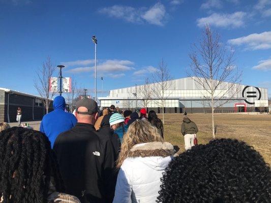 The line at 3:07 for a meet that was supposed to start at 3:00.  About equally as long behind us.