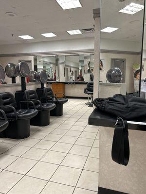 Salon Area