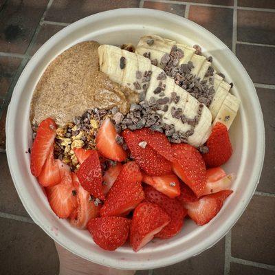 Basic bowl with Cacao Nibs instead of coconut flakes and almond butter