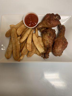 3 pcs fry chicken drumsticks and potatoes wedges