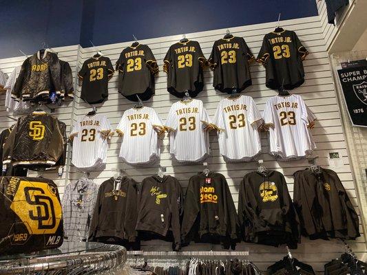 Padres gear at sports fever!