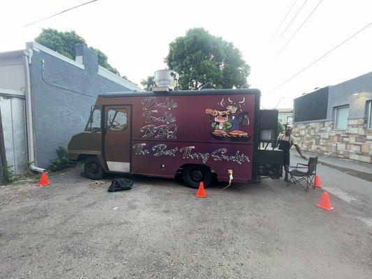 Food truck outside of Alpine Dog Brewery