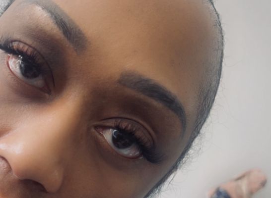 Eyelash extensions hybrid look