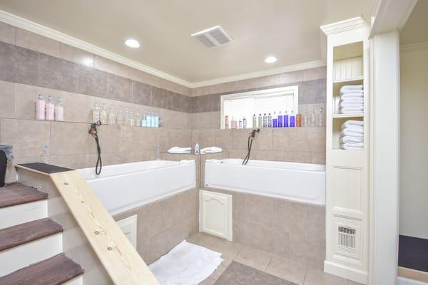 Bathing facilities are clean and orderly.