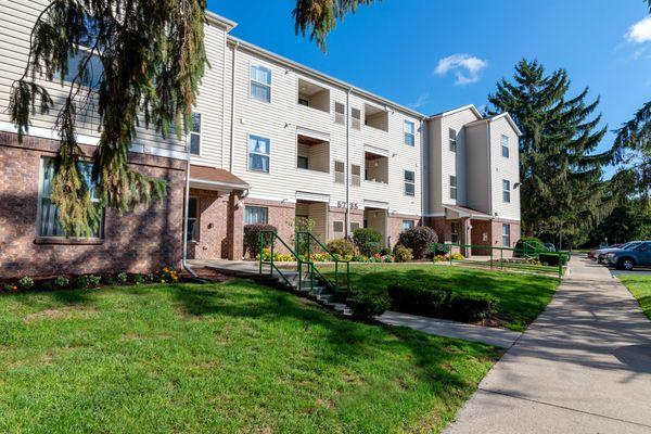 Lakewood Apartments in Haslett, MI near East Lansing and Okemos