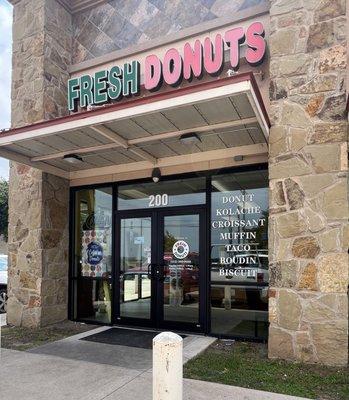 Commercial Window Cleaning for the Fresh Donuts store front in Pflugerville Texas