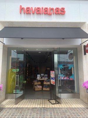 Havaianas is the new hot spot flip flop destination. OMG this is where to go for the best selection around.