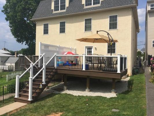 Conshohocken- Trex deck and vinyl privacy fence